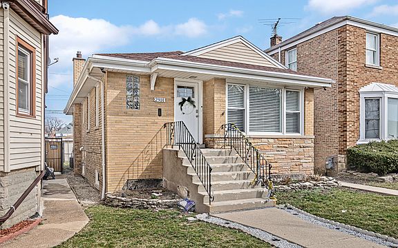 3rd image of 2931 N Melvina Ave