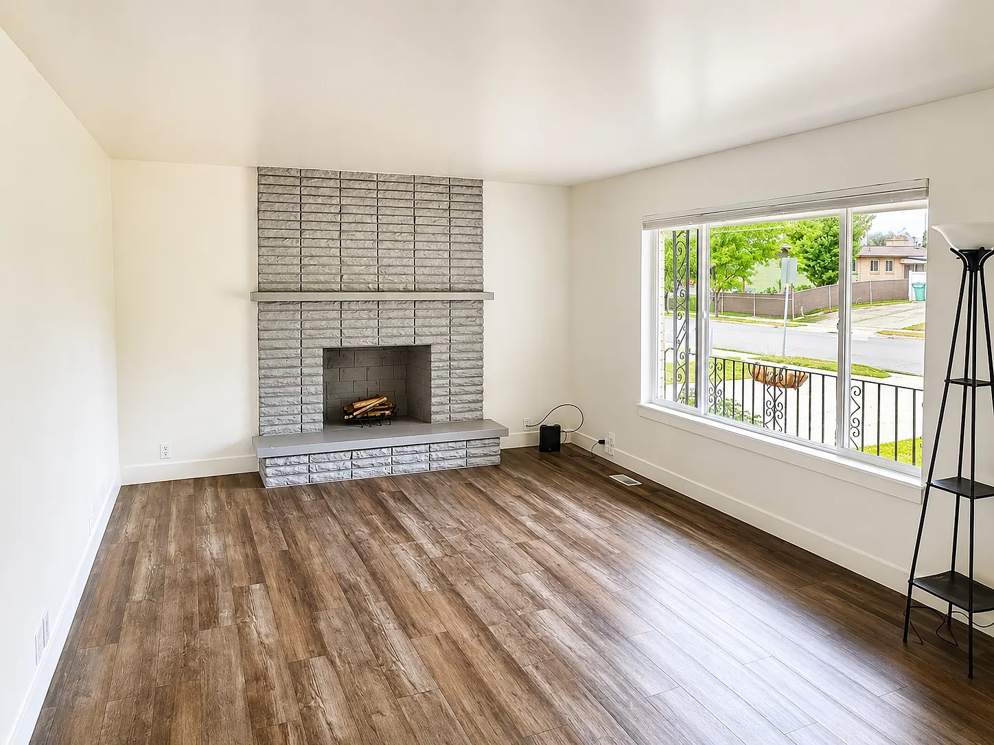 4 bed, 2430 sqft, $2,200 — Photo 3