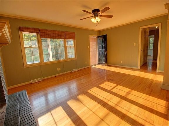 5th image of 104 Lakeshore Dr