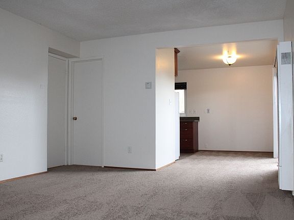 3rd image of 615 Lexington Ave APT B