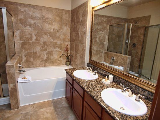 BP4C902-636-master-bathroom