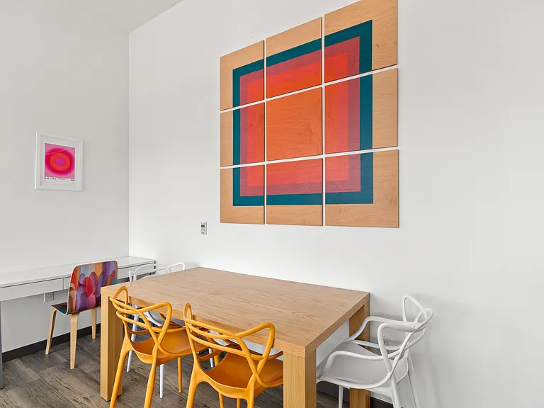 Exhibit A2 Apartments — Photo 6