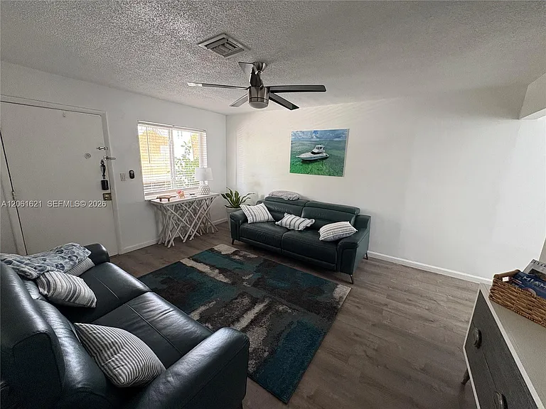 191 NW 17th Ave #3 — Photo 24