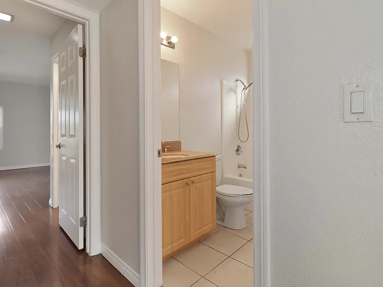 1160 E Washington Ave #3 — Photo 5