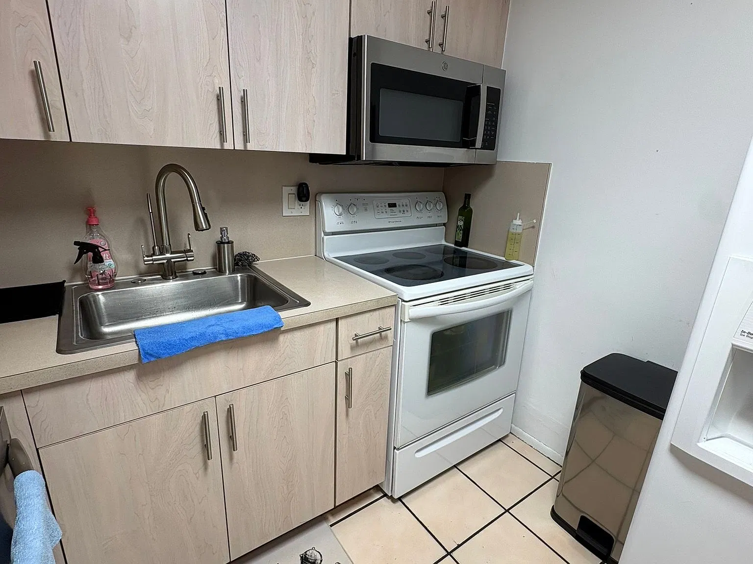 1825 W 44th Pl — Photo 2