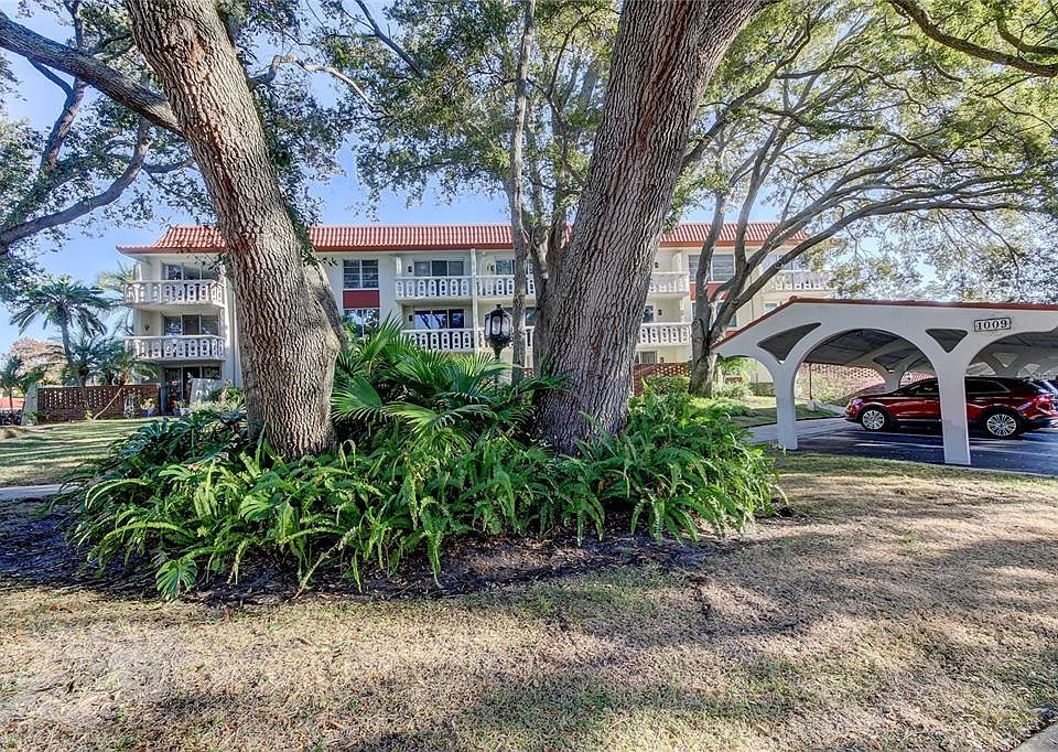 1st image of 1009 Pearce Dr Unit 202