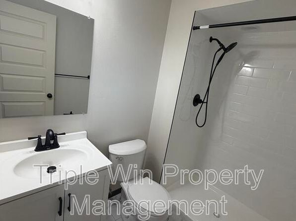 1688 Knightwood Ln