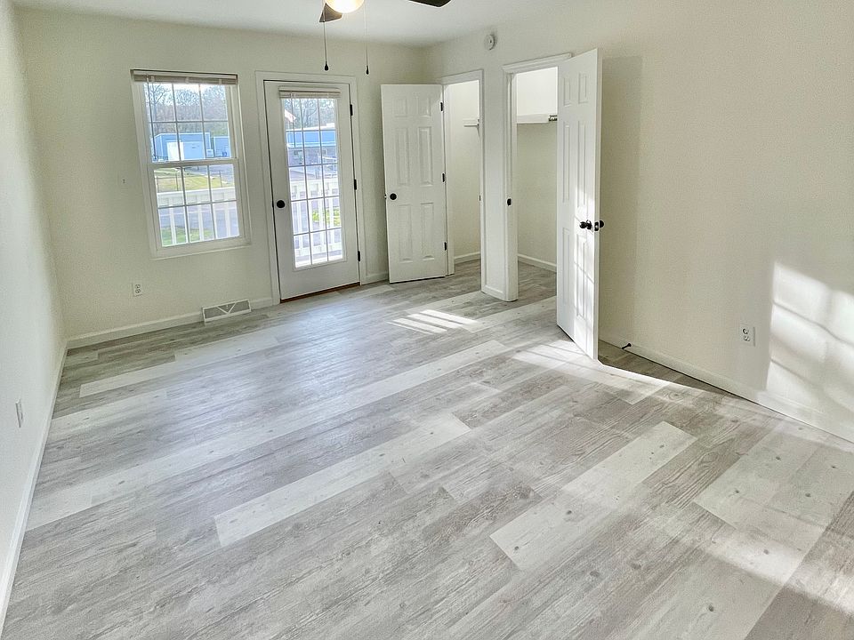 Primary Bedroom (Upper Front)