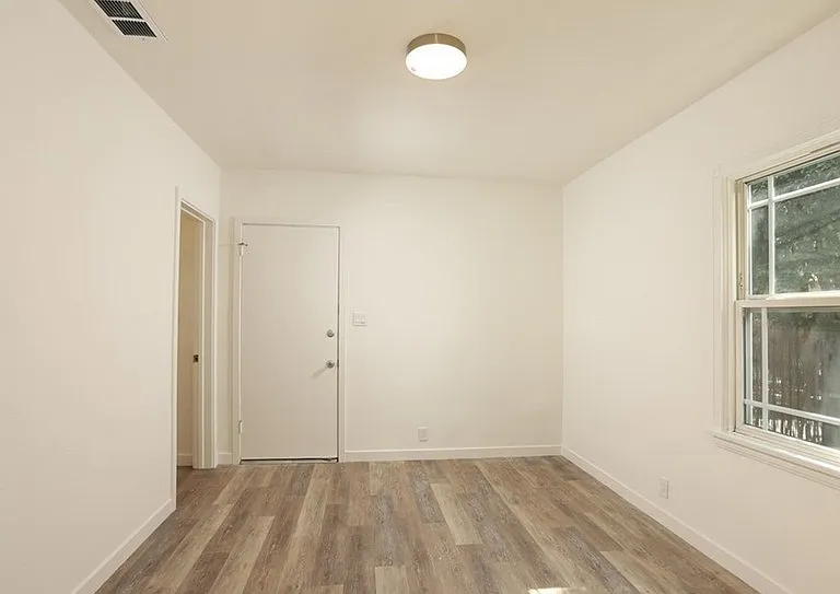 1004 W Clark Ave #1004 — Photo 11