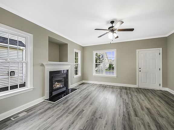 3rd image of 72 Radcliffe Ct