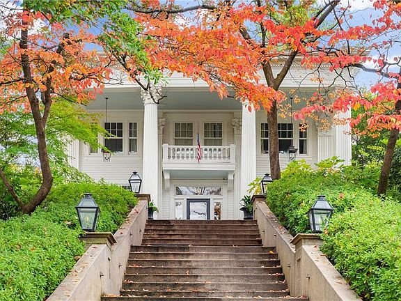 2nd image of 31 Inman Cir NE