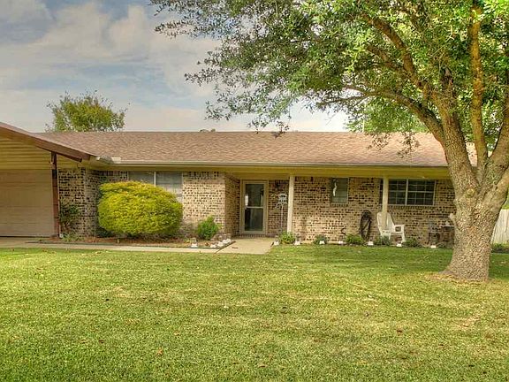 2nd image of 104 Hickory Dr