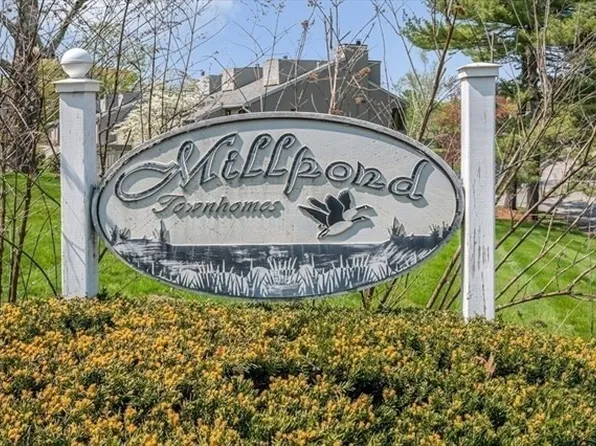 27 Mill Pond #27, North Andover, MA 01845