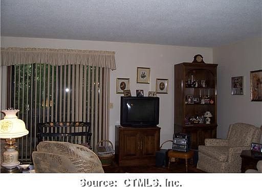 4th image of 16 Wynwood Dr