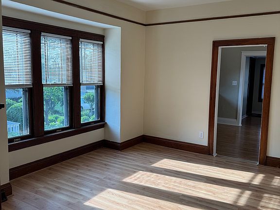 2nd image of 932 Meadow Ave