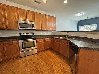 1401 Stone Manor Dr — Photo 6