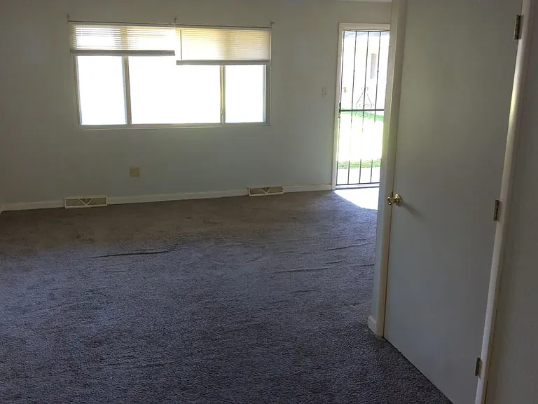 4889 Banbury Ct — Photo 1