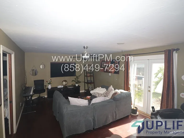 2655 Chauncey Dr — Photo 4