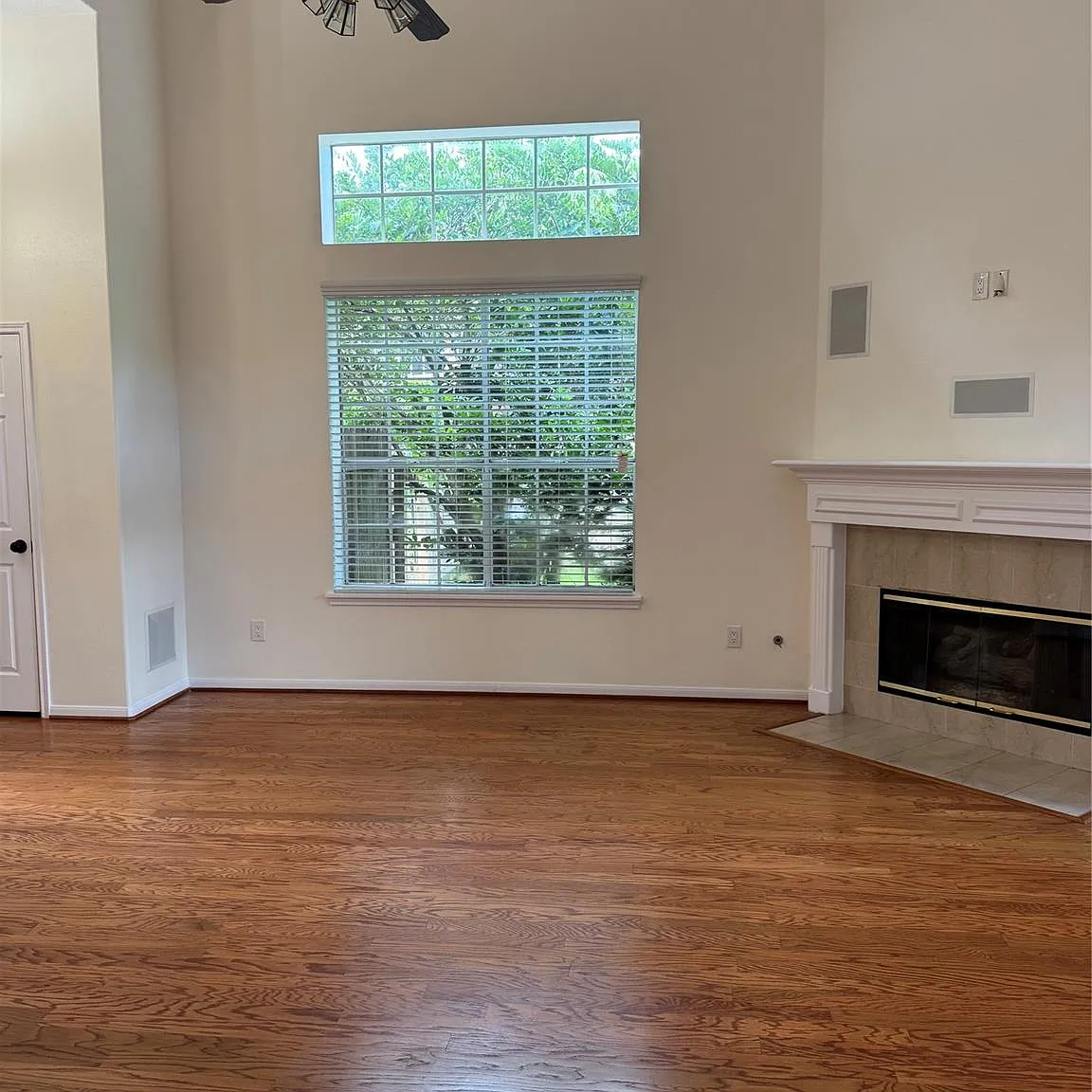 4 bed, 2.5 bath, 2421 sqft, $2,600 — Photo 3