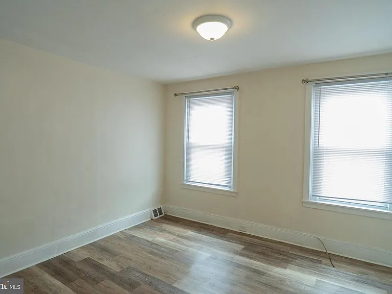 1420 S Hicks St — Photo 7