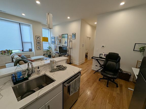 5th image of 1801 N Bissell St #1801B-1R