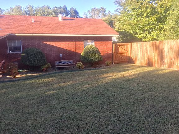 5th image of 608 Twin Oak Dr