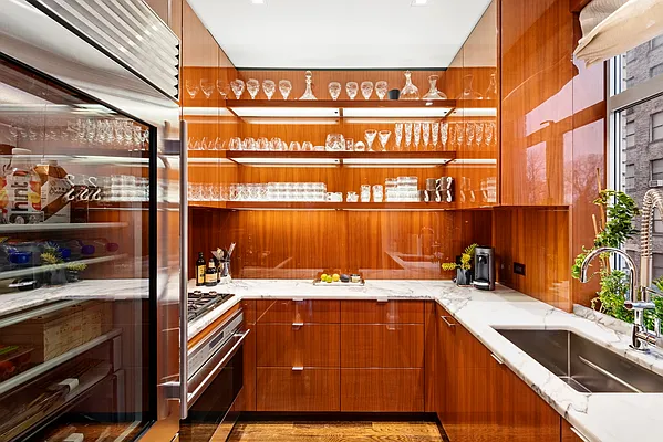 Sold by Compass | media 22