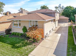 10541 Lavergne Ave, Oak Lawn, IL 60453