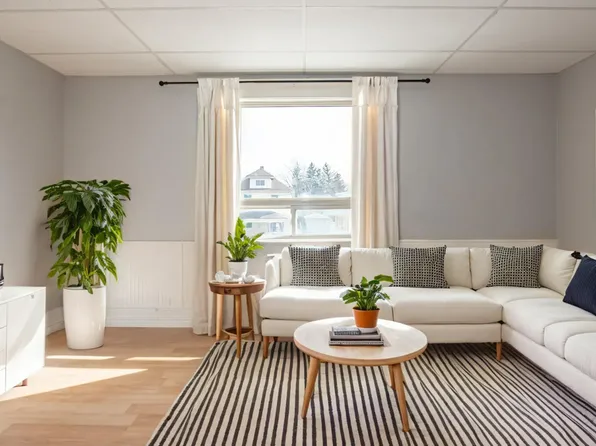 5431 Bridge St #4, Niagara Falls, ON L2E 2T5