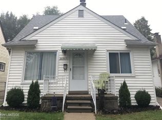 20505 Rosedale St, Saint Clair Shores, MI 48080
