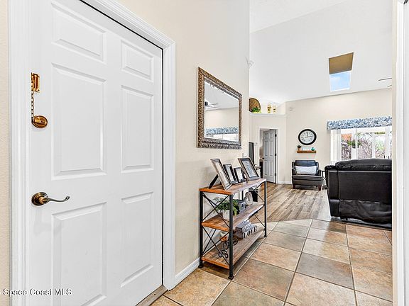 5th image of 3969 Ridgewood Dr