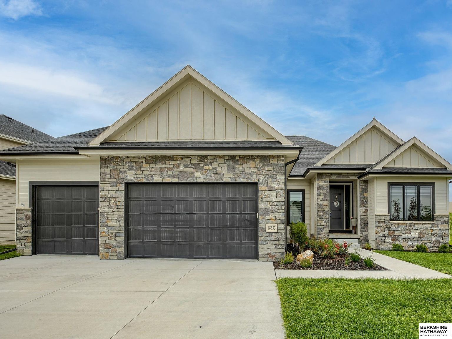 18333 Cheyenne Rd, Omaha, NE 68136 | Zillow