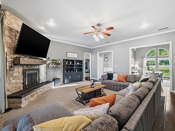 5th image of 137 Prairie Ridge Dr