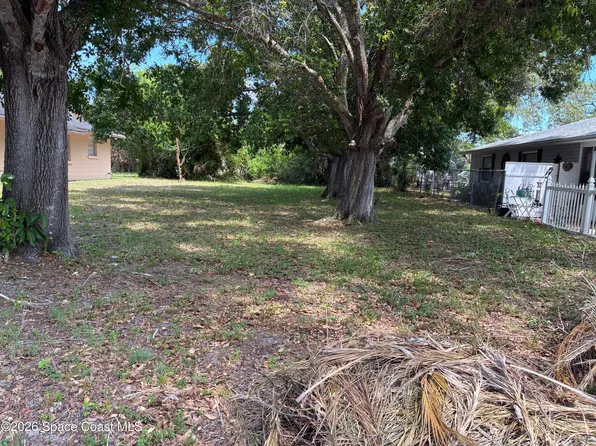 2247 Pelham St NE, Palm Bay, FL 32905
