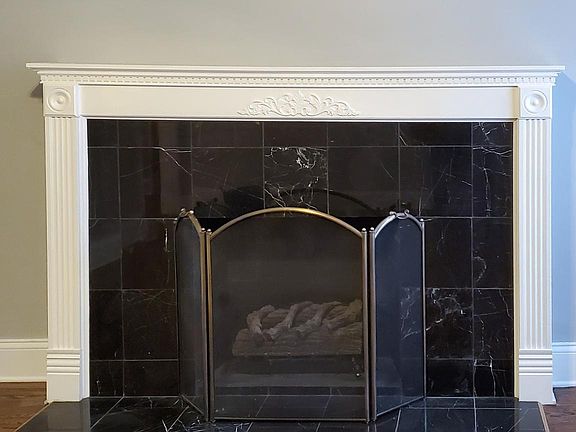 3rd image of 456 W Roslyn Pl #1E