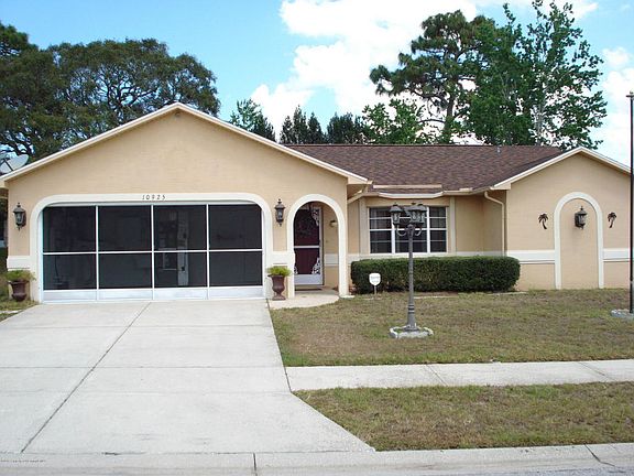 2nd image of 10925 Rossiter Ave