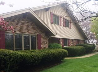 W206N9014 Plateau Dr, Menomonee Falls, WI 53051