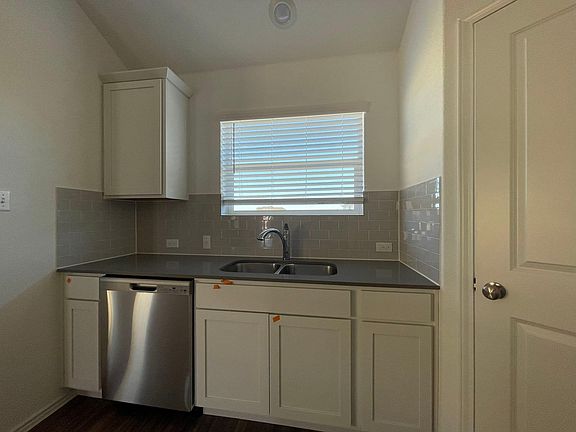 5th image of 1009 Olseley Ave