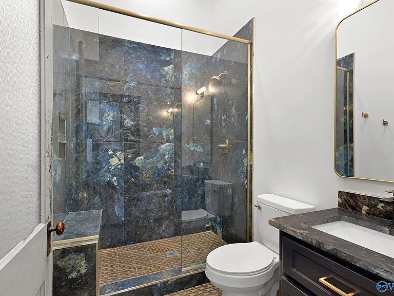 719 Bank St NE #3 — Photo 6