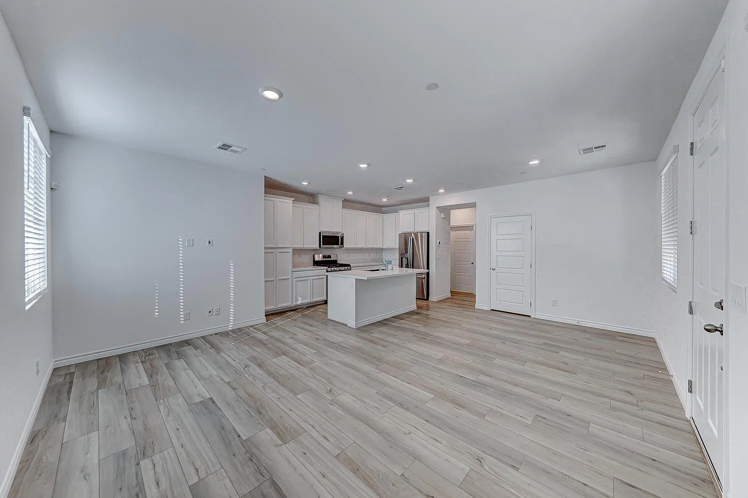 3 bed, 1545 sqft, $2,299 — Photo 4