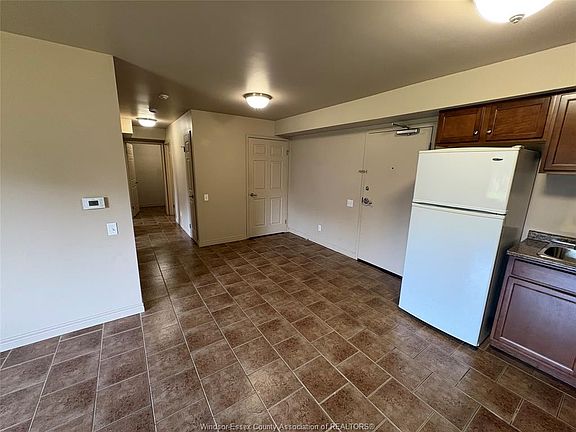 5th image of 440 Simcoe St #15
