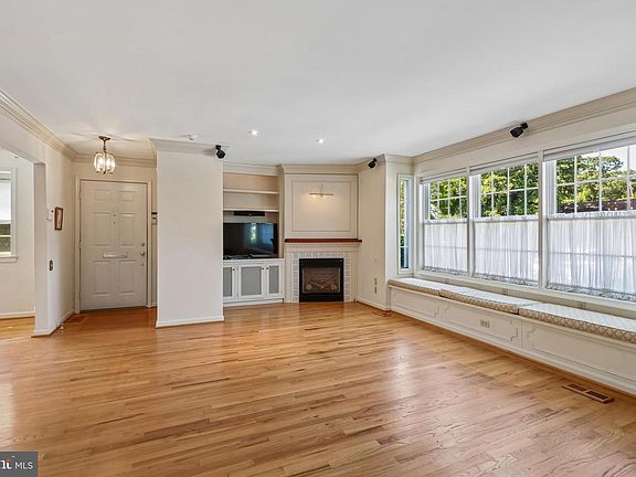 3rd image of 635 E Main St #20