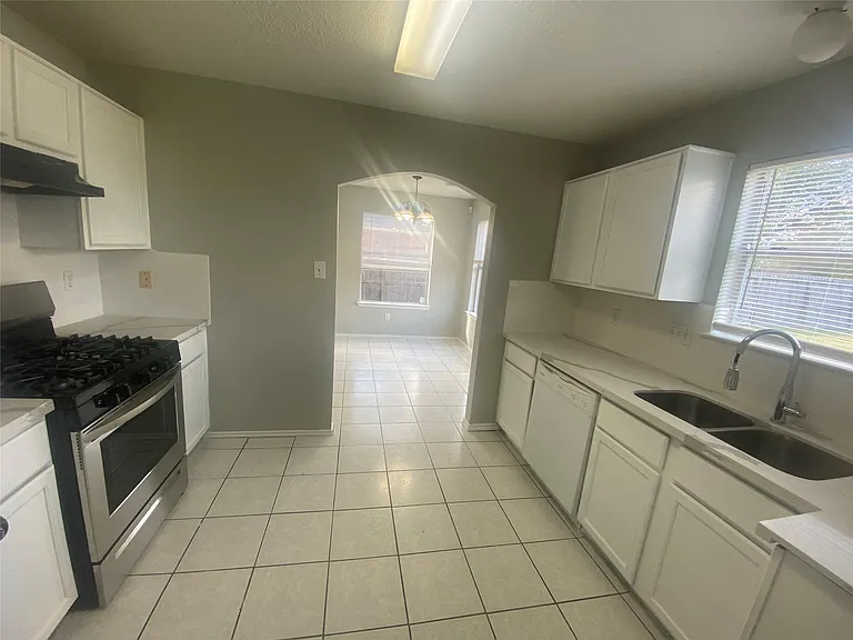14007 Oleoke Ln — Photo 6