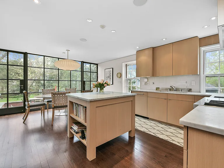 17 Farrar St — Photo 8