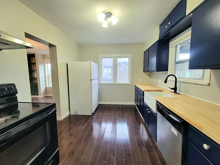 718 Perry Ave — Photo 11