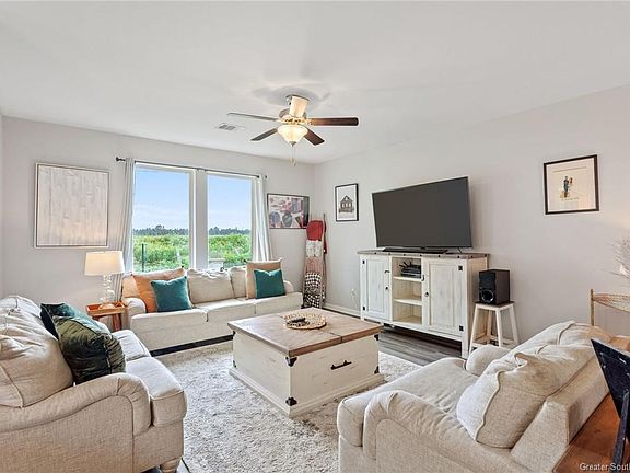 3rd image of 339 Oak Hampton Dr