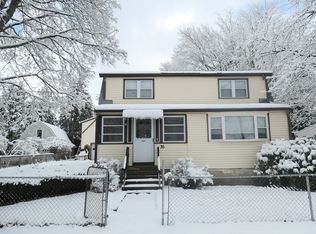 30 Hooper Rd, Dedham, MA 02026