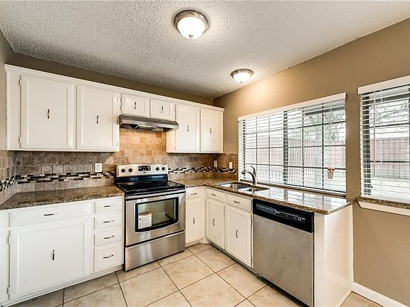3rd image of 2109 Deerfield Dr