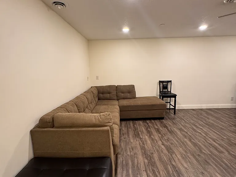 1975 Wilson Ave #8 — Photo 29