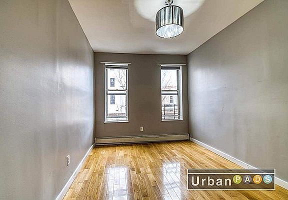 4th image of 1601 Park Pl #3B